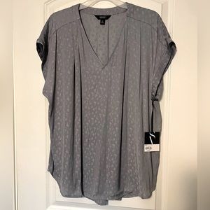 SIMPLY VERA - Vera Wang NWT Grey Leopard Top / XL / V-Neck / Flowy and Beautiful
